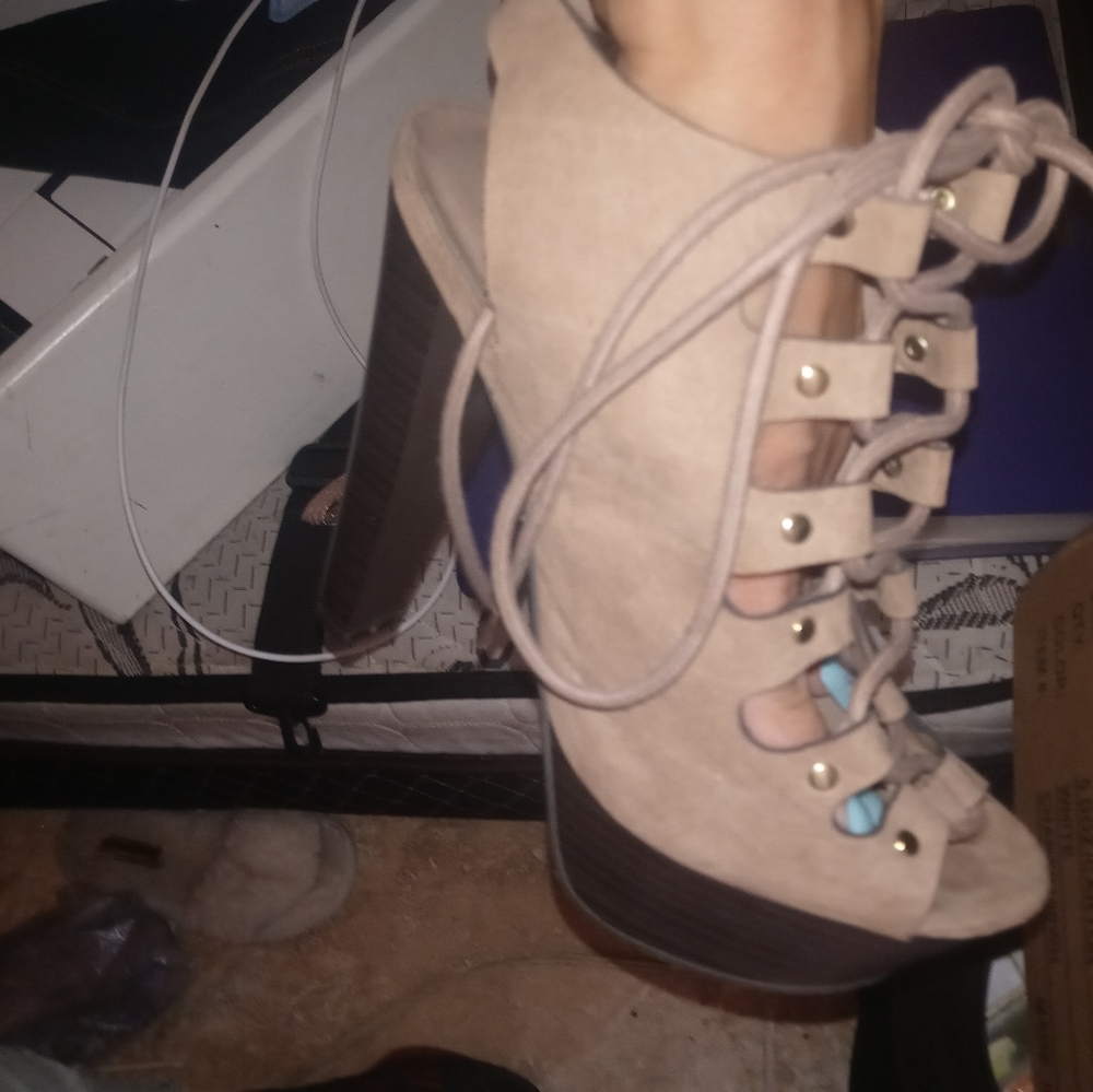 Shoes - Picture 2 of 4
